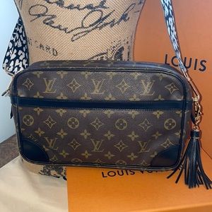 Louis Vuitton Compiegne 28 Crossbody